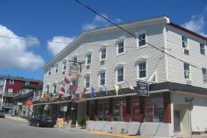 Smugglers Cove Inn, Lunenburg