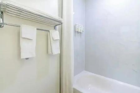 Maple Crest Inn - 18