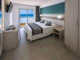 Standard Triple room with sea view