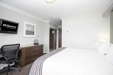 Sandman & Suites Kelowna - 4