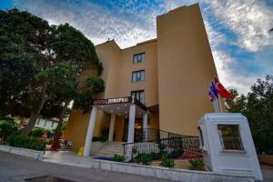 Juniper Hotel, Icmeler