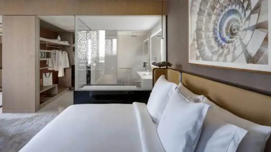 Four Seasons Dubai International Financial Centre - 200