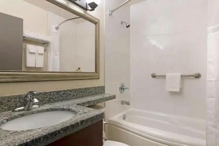 Best Western Plus Chocolate Lake - Halifax - 49