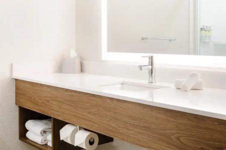 Holiday Inn Express Grande Prairie, an IHG - 6