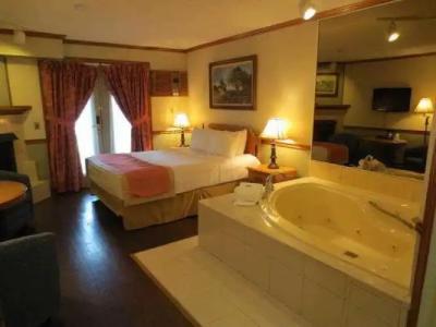 Super 8 by Wyndham Gananoque - Country Squire Resort - 10