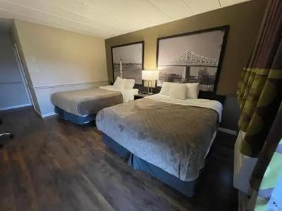 Super 8 by Wyndham Gananoque - Country Squire Resort - 19