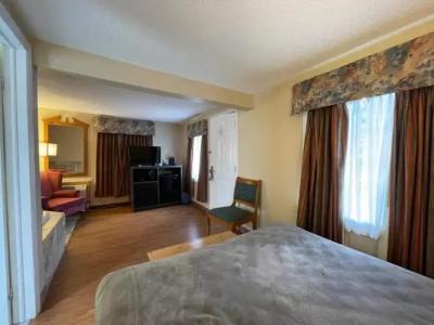 Super 8 by Wyndham Gananoque - Country Squire Resort - 47