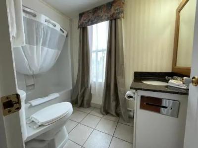 Super 8 by Wyndham Gananoque - Country Squire Resort - 48