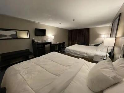 Super 8 by Wyndham Gananoque - Country Squire Resort - 35