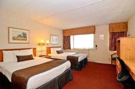 Super 8 by Wyndham Gananoque - Country Squire Resort - 16