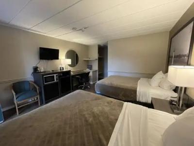 Super 8 by Wyndham Gananoque - Country Squire Resort - 30