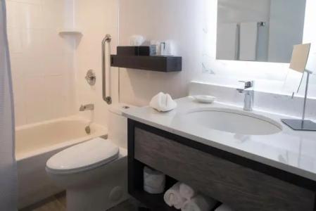 Crowne Plaza Fredericton Lord Beaverbrook, an IHG - 9