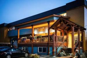 The Raging Elk Adventure Lodging, Fernie