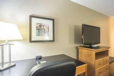 Quality Inn West Edmonton - 84