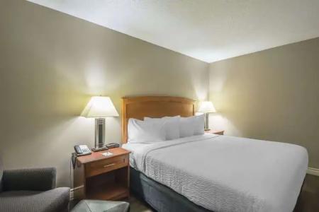 Quality Inn West Edmonton - 71