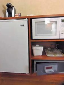 Rosslyn Inn & Suites - 48