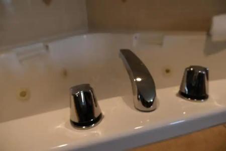 Rosslyn Inn & Suites - 94