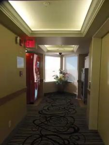 Rosslyn Inn & Suites - 10