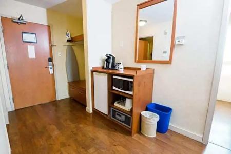 Rosslyn Inn & Suites - 57