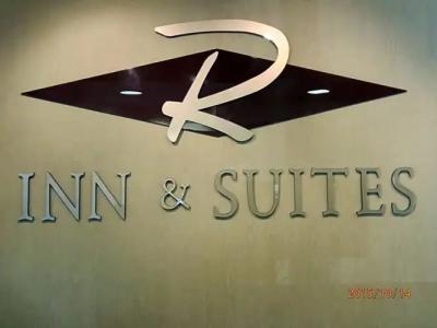 Rosslyn Inn & Suites - 46