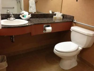 Rosslyn Inn & Suites - 22