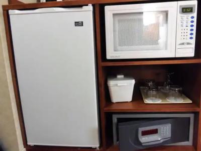 Rosslyn Inn & Suites - 14