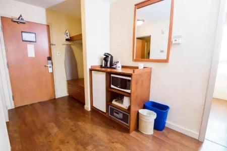 Rosslyn Inn & Suites - 33