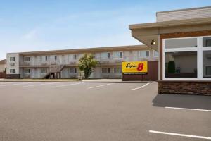 Super 8 by Wyndham Courtenay, Courtenay