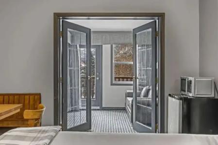 Canmore Rocky Mountain Inn - 40