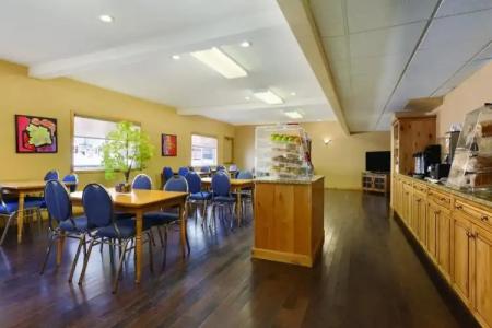 Canmore Rocky Mountain Inn - 14