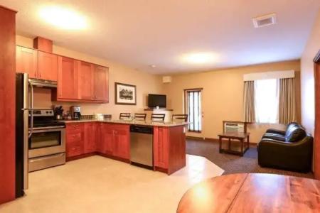 Canmore Rocky Mountain Inn - 17