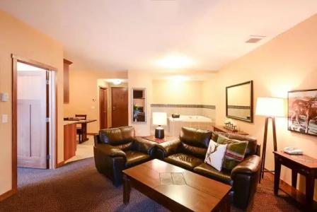 Canmore Rocky Mountain Inn - 3