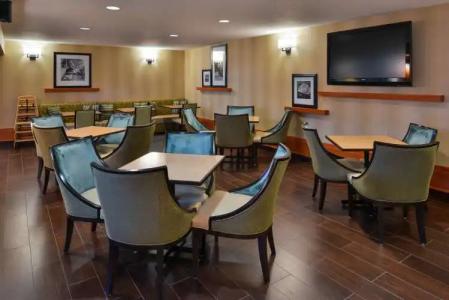 Hampton Inn & Suites by Hilton Calgary University NW - 30