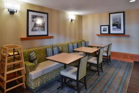 Hampton Inn & Suites by Hilton Calgary University NW - 34