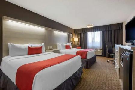 Best Western Plus Village Park Inn - 4