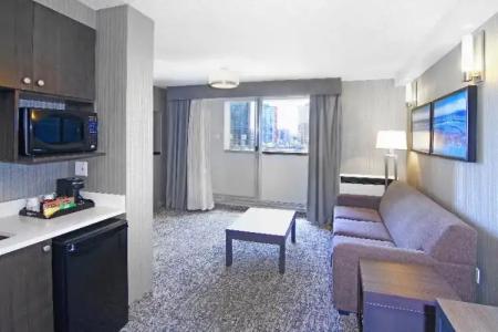 Holiday Inn Express and Suites Calgary, an IHG - 35