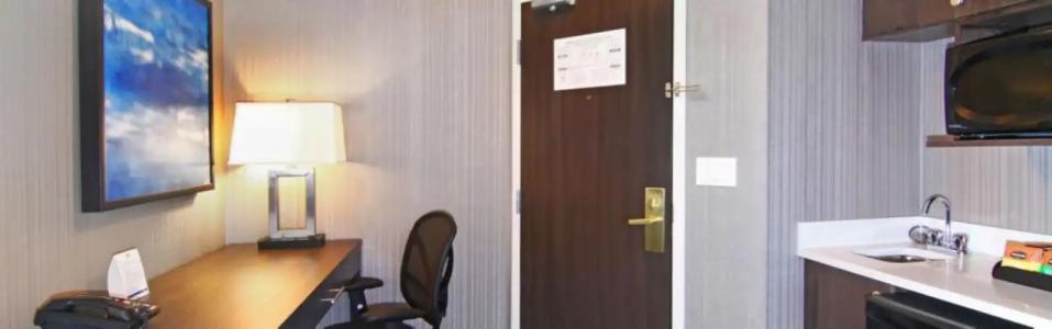 Holiday Inn Express and Suites Calgary, an IHG - 24