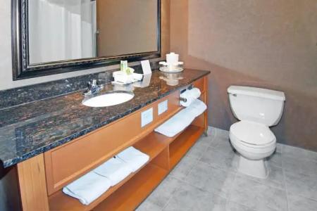 Holiday Inn Express Calgary South, an IHG - 8