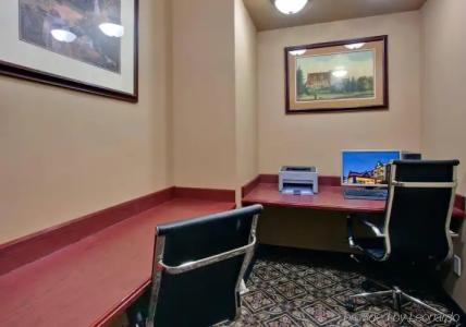 Holiday Inn Express Calgary South, an IHG - 14