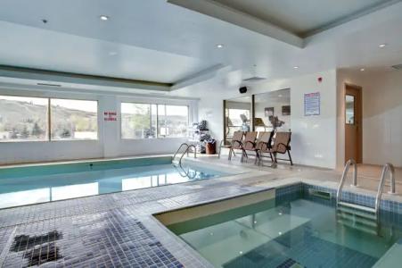 Sandman & Suites Calgary West - 11