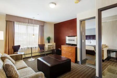 Sandman & Suites Calgary West - 4