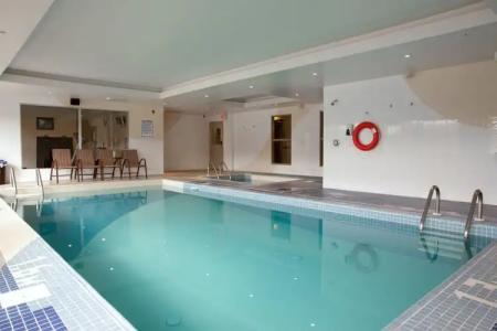 Sandman & Suites Calgary West - 10