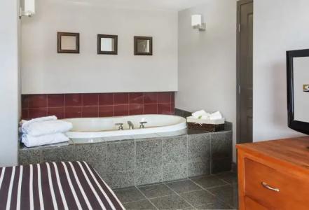 Sandman & Suites Calgary West - 2