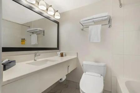 Best Western Plus Suites Downtown Calgary - 40