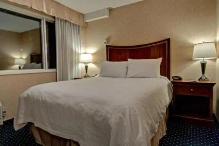 Best Western Plus Suites Downtown Calgary - 82