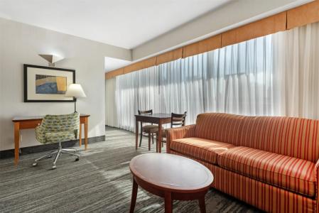 Best Western Plus Suites Downtown Calgary - 72