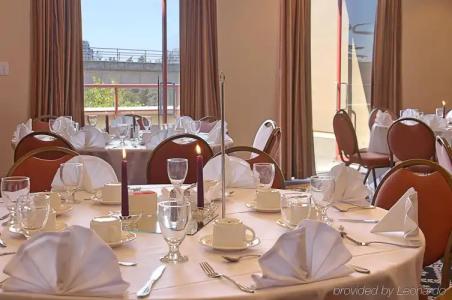 Holiday Inn Express Vancouver-Metrotown (Burnaby) - 35