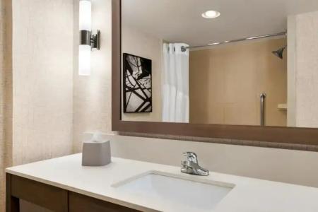 Holiday Inn Express Vancouver-Metrotown (Burnaby) - 9