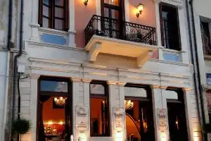 Civitas Suites Hotel