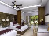 Deluxe Pool Terrace King bed